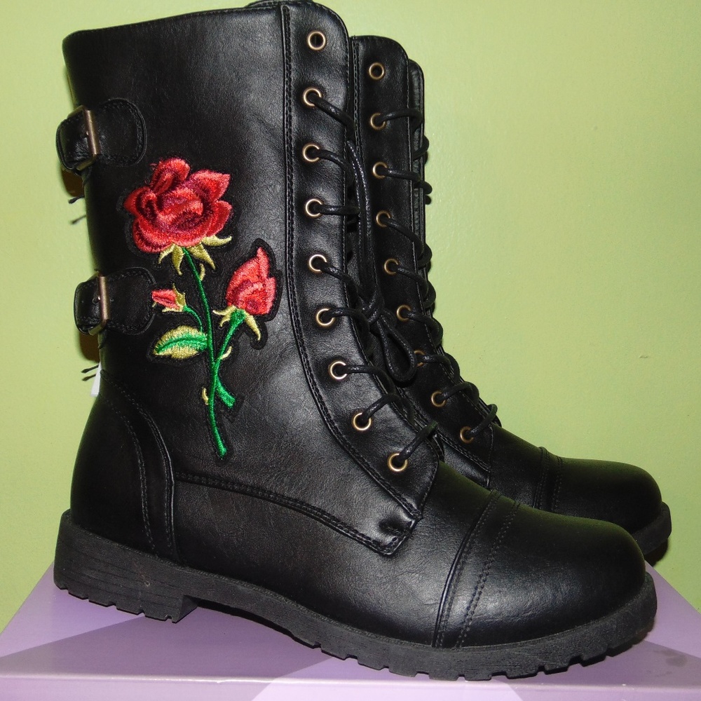 Combat Black Leather Boots LaceUp With Rose Design